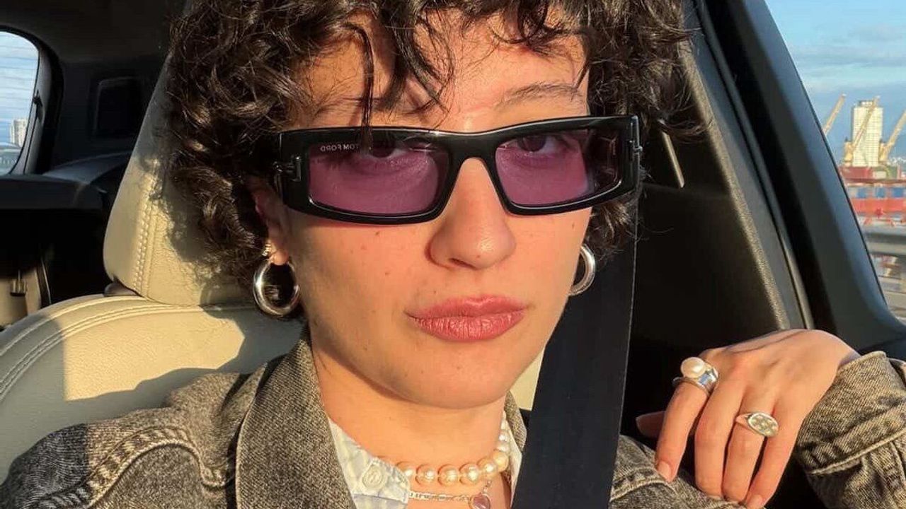 Melike Şahin’den Bebek Müjdesi: Ünlü Şarkıcı Hamile Olduğunu Duyurdu