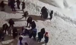 Hakkâri’de Kar Kütlesi Alarmı: Üniversiteli Gençler Son Anda Kurtarıldı