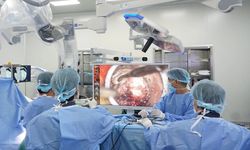 Emekli Öğretmen, Öğrencisinin Yaptığı Ameliyatla Yeniden Görmeye Başladı