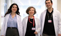Hastane Koridorlarında Bir Aile Hikâyesi: Anne ve İki Doktor Evladı