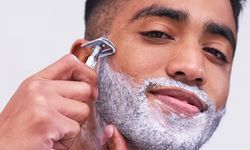 Pürüzsüz Tıraşın Sırrı Jilette Değil: Dermatologların Önerdiği Doğru Sıralama