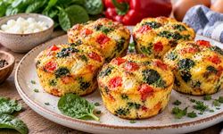 Yumurta Muffin Tarifi: Peynirli ve Sebzeli Kahvaltı