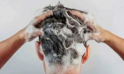 Saçınızı Bir Kez mi, İki Kez mi Şampuanlıyorsunuz? Dermatologların Önerisi Var