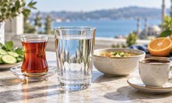 Günde 8 bardak sade su içmek şart değil: Çay ve kahve de sıvı sayılıyor mu?