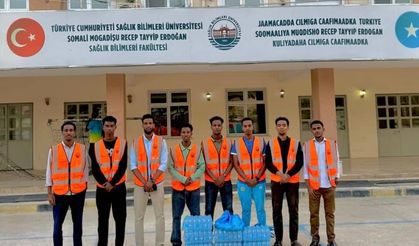 Bir Şişe Su, Birkaç Hurma… SBÜ’den Somali’de Büyük Dayanışma
