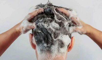 Saçınızı Bir Kez mi, İki Kez mi Şampuanlıyorsunuz? Dermatologların Önerisi Var