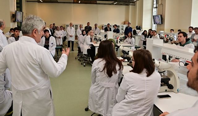 Sağlık Bilimleri Üniversitesi TÜBİTAK 2209-A ve 2209-B Programlarında Önemli Bir Başarıya İmza Attı