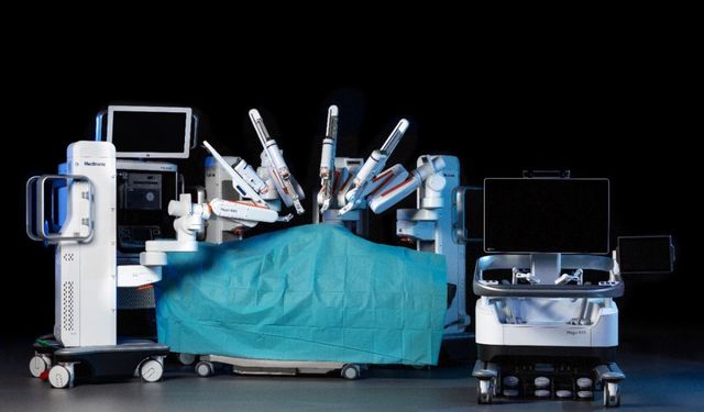 Robot destekli katarakt ameliyatı insanlarda ilk kez denendi