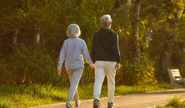 Günde 4 bin adım atan yaşlılarda ölüm riski belirgin azalıyor
