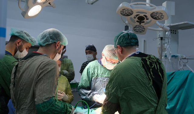 Prof. Dr. Kemalettin Aydın: “Nitelikli Cerrahi Sağlık Hizmetlerini Halkımızın Ayağına Taşıyoruz”