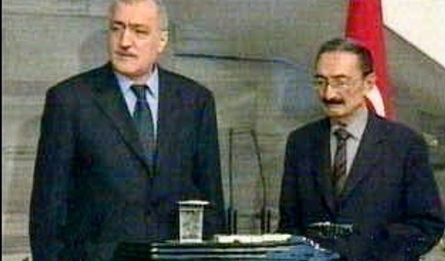 Eski İçişleri Bakanı Saadettin Tantan evinde fenalaşarak hastaneye kaldırıldı