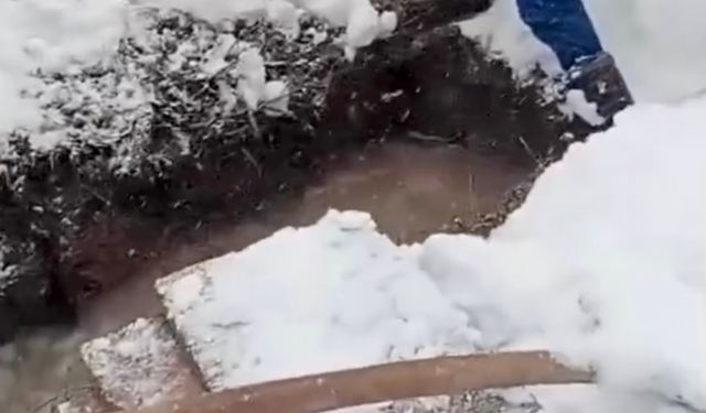 Kastamonu’da 1 Metrelik Karda Cenaze: Mezar Suyla Doldu, Defin Güçlükle Yapıldı