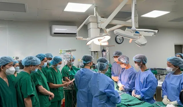 Cerrahi Sırasında Temas Eden Tümör Hücreleri Aylar Sonra Doktorda Tespit Edildi