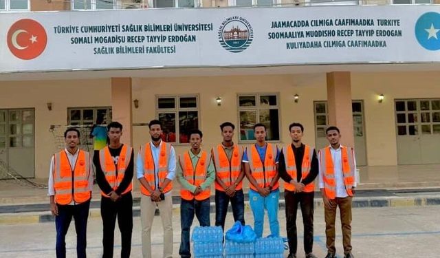 Bir Şişe Su, Birkaç Hurma… SBÜ’den Somali’de Büyük Dayanışma