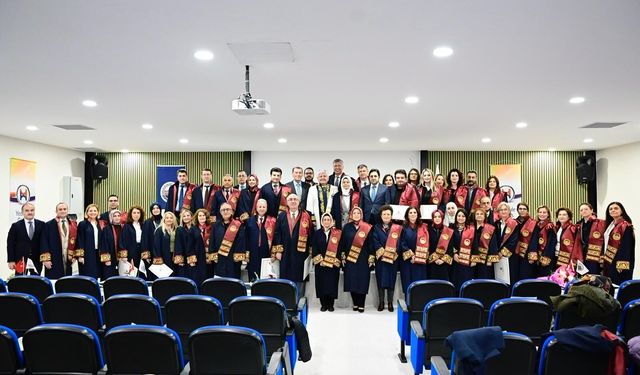 Yedikule’de Akademik Emek Cübbeyle Taçlandı
