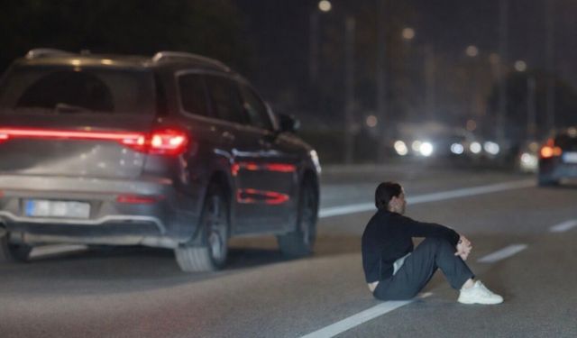 Trabzon’da Ana Yolda Şaşırtan Olay: Kadın Yol Ortasında Oturdu