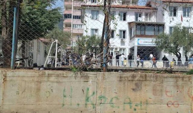 Kahramanmaraş’ta ortaokulda silah paniği: Ayşel Çalık Ortaokulu’na ekipler sevk edildi