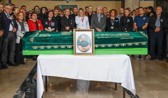 37 Yaşındaki Beyin Cerrahı Yunus Emre Durmuş Gözyaşlarıyla Uğurlandı