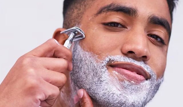 Pürüzsüz Tıraşın Sırrı Jilette Değil: Dermatologların Önerdiği Doğru Sıralama