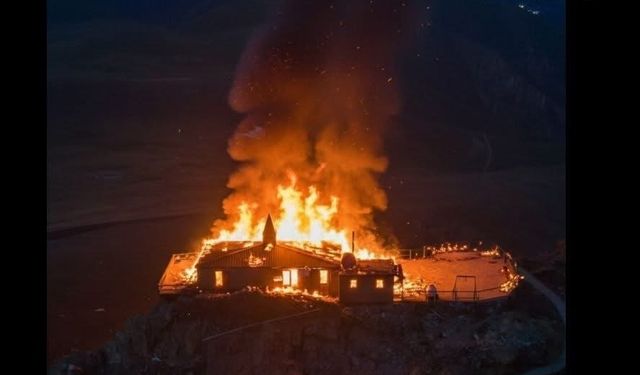 Bayburt–Çaykara Arasındaki Kırklar Dağı Mescidi Alev Alev Yandı