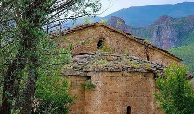 Gümüşhane’nin Gromni Vadisi: Türk ve Yabancı Kaynaklarda Kromni’nin Çok Katmanlı Tarihi