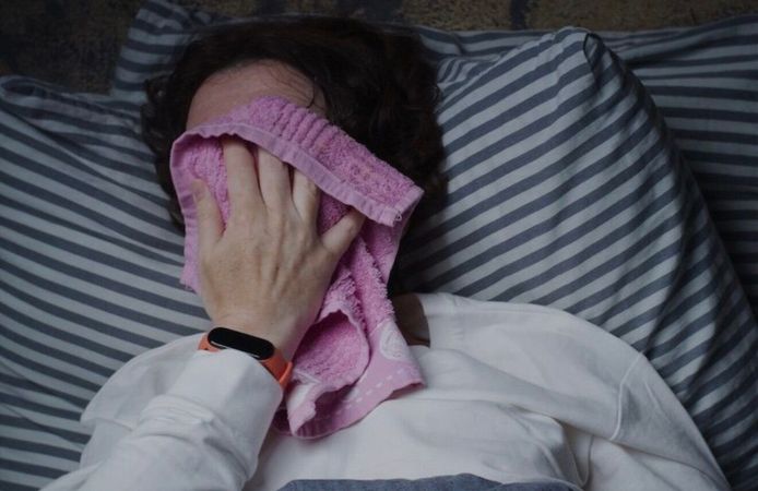 Gece Terlemesi Neden Olur? Belirtileri, Nedenleri ve Ne Zaman Önemli Olduğu