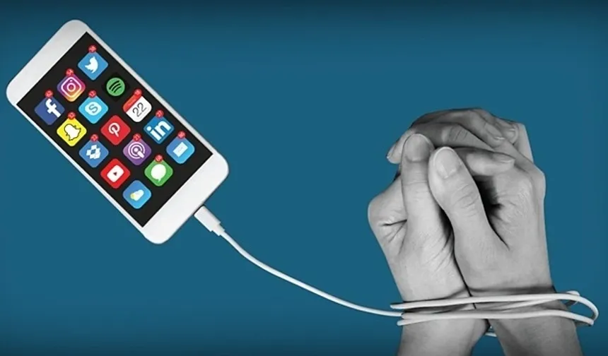 Telefon kullanımı Postür bozukluğu ve boyun eğriliğine neden olabiliyor