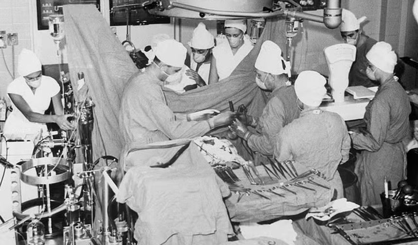 İlk Kalp Nakli 9 Saat Sürdü: Tıp Tarihinin Kırılma Anı