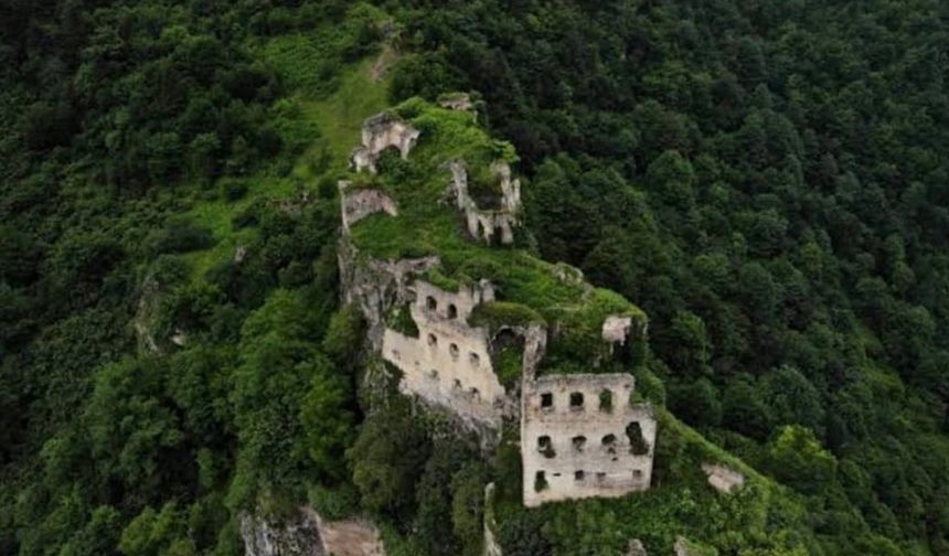Sislerin Ardındaki Tarih: Kuştul Manastırı (Agios Georgios Peristereotas) İçin Acil Restorasyon Çağrısı