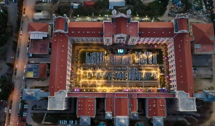 SBÜ’de 2500 Kişilik Dev İftar: Bakan Işıkhan’dan Sağlık Sistemi Mesajı