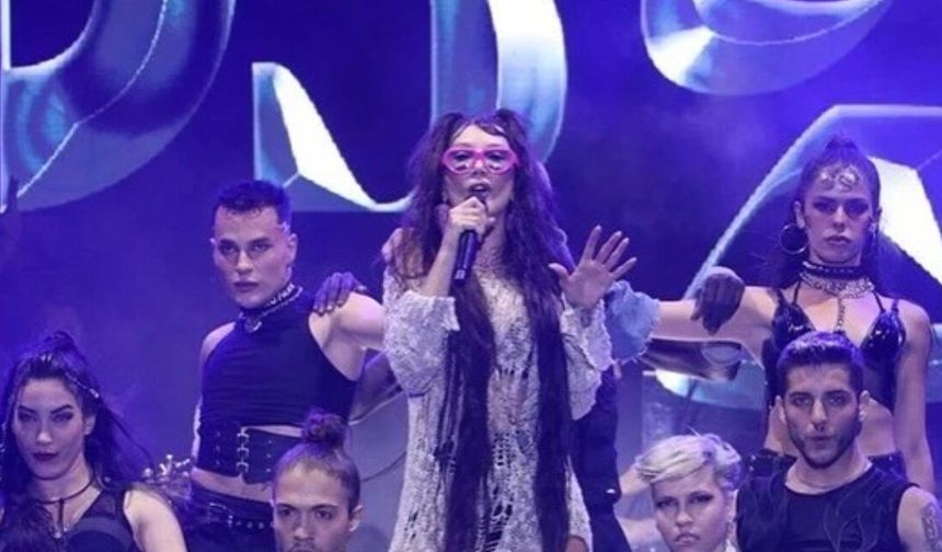 Ünlü Şarkıcı Hande Yener’e Cumhurbaşkanı’na Hakaret Soruşturması