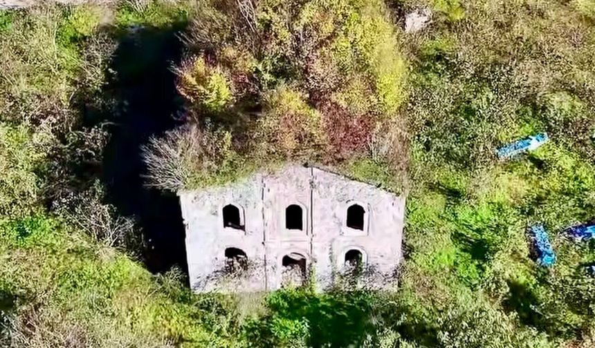 Sürmene’de Tarihi Kilise, Okul ve Evler Restorasyon Bekliyor