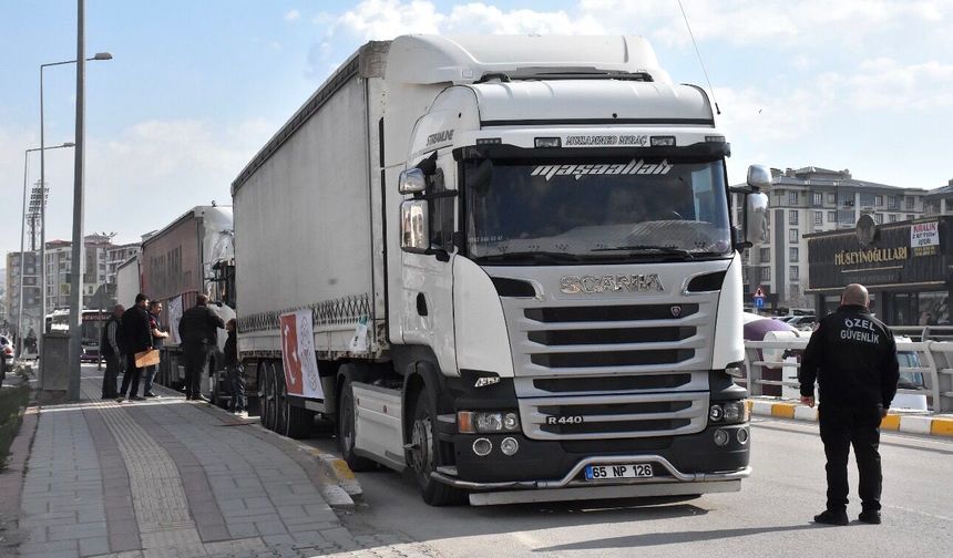 Sağlık Bakanlığı’ndan İran’a İkinci Etap Yardım: 6 Tır Tıbbi Malzeme Yola Çıktı