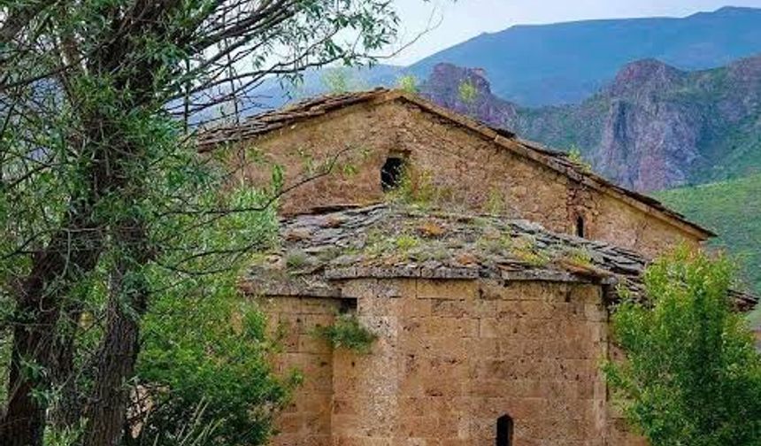 Gümüşhane’nin Gromni Vadisi: Türk ve Yabancı Kaynaklarda Kromni’nin Çok Katmanlı Tarihi