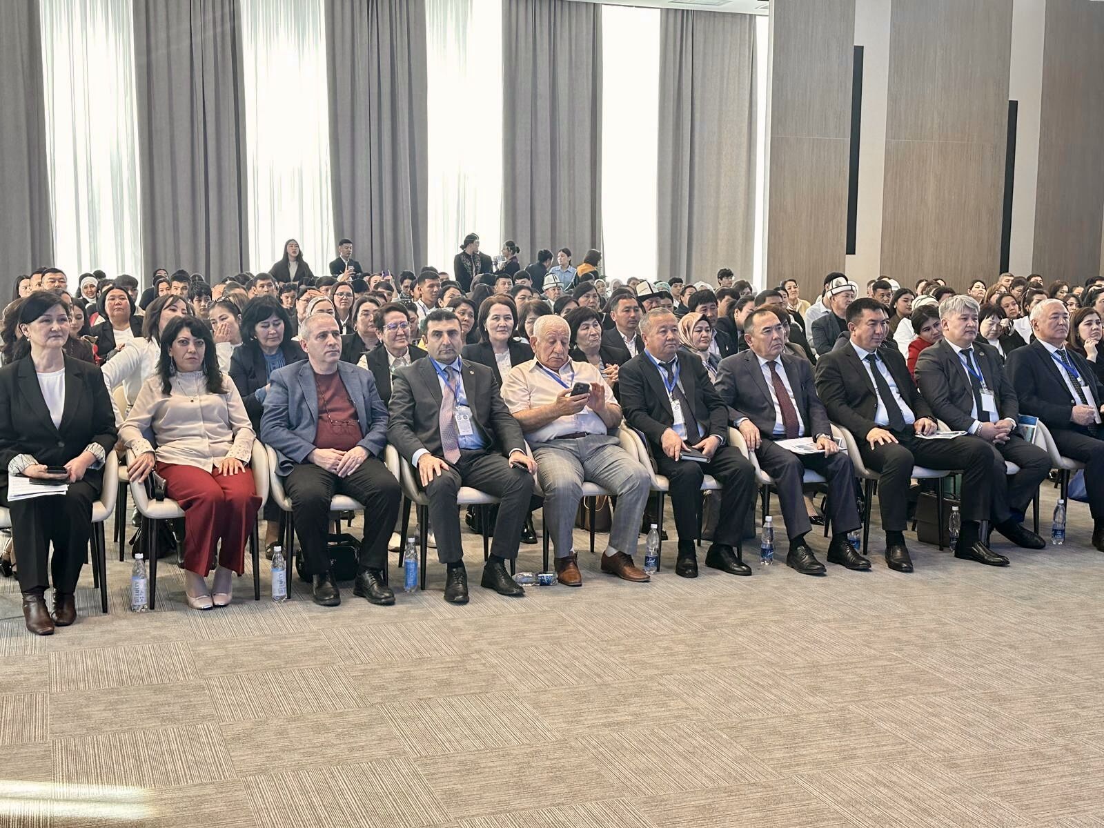 Aytmatov’un fikirleri yeniden sahnede. Manas’taki uluslararası konferans, bilim ve kültürü geleceğe taşıyan kritik mesajlar verdi.-1