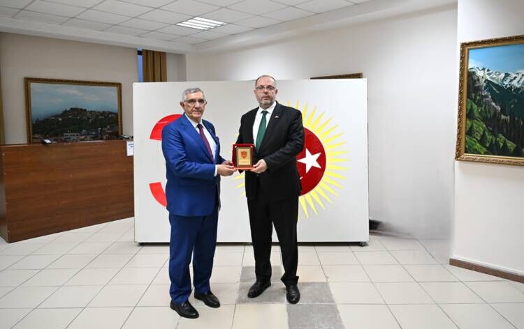 Prof. Dr. Erhan Afyoncu’dan Manas Üniversitesi’nde Türk Tarihine Işık Tutan Konferans-2