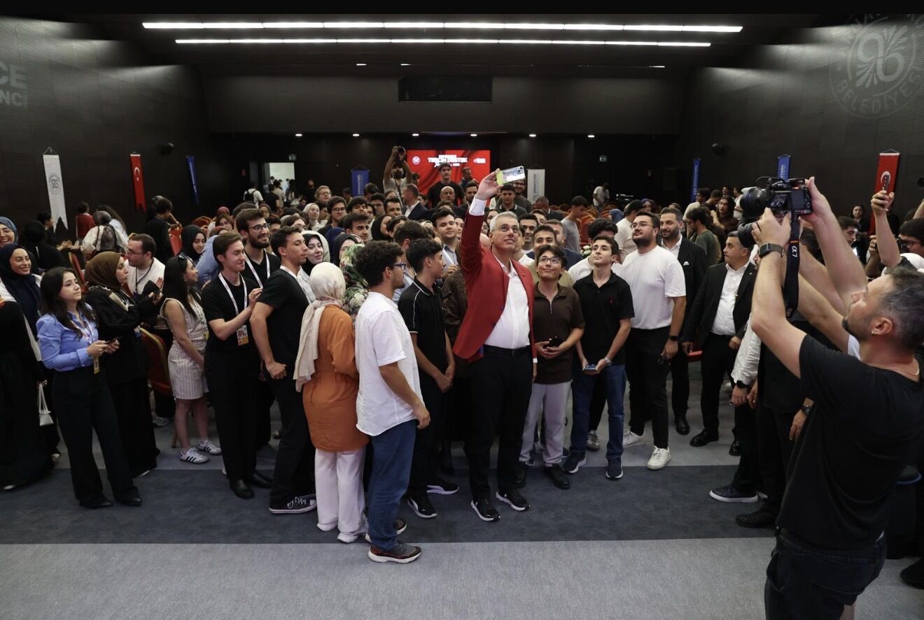 Sağlık Bakanı Memişoğlu’ndan Gençlere: “Makamları Değil, İdeallerinizi Hedefleyin”-2