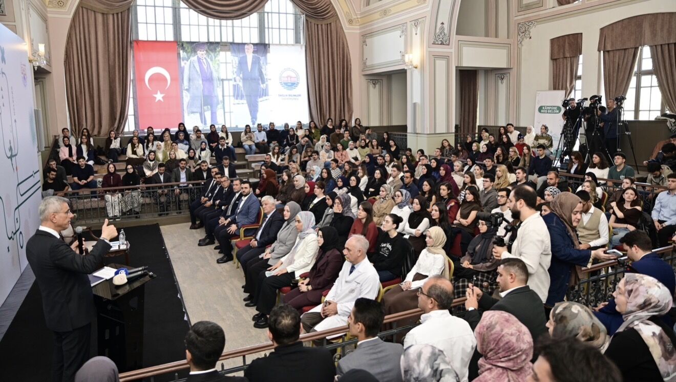Bakan Memişoğlu SBÜ’de Gençlerle Sağlığın Geleceğini Konuştu-1