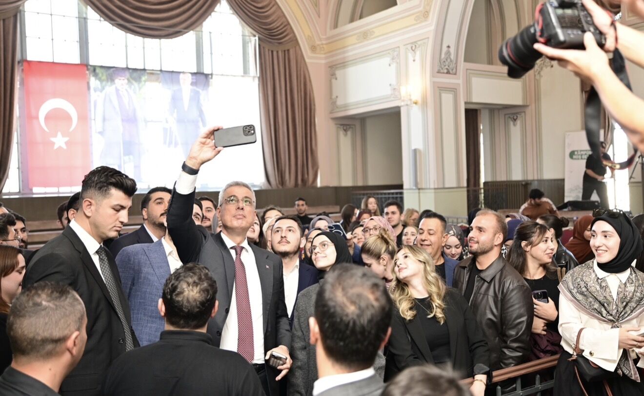 Bakan Memişoğlu SBÜ’de Gençlerle Sağlığın Geleceğini Konuştu-2